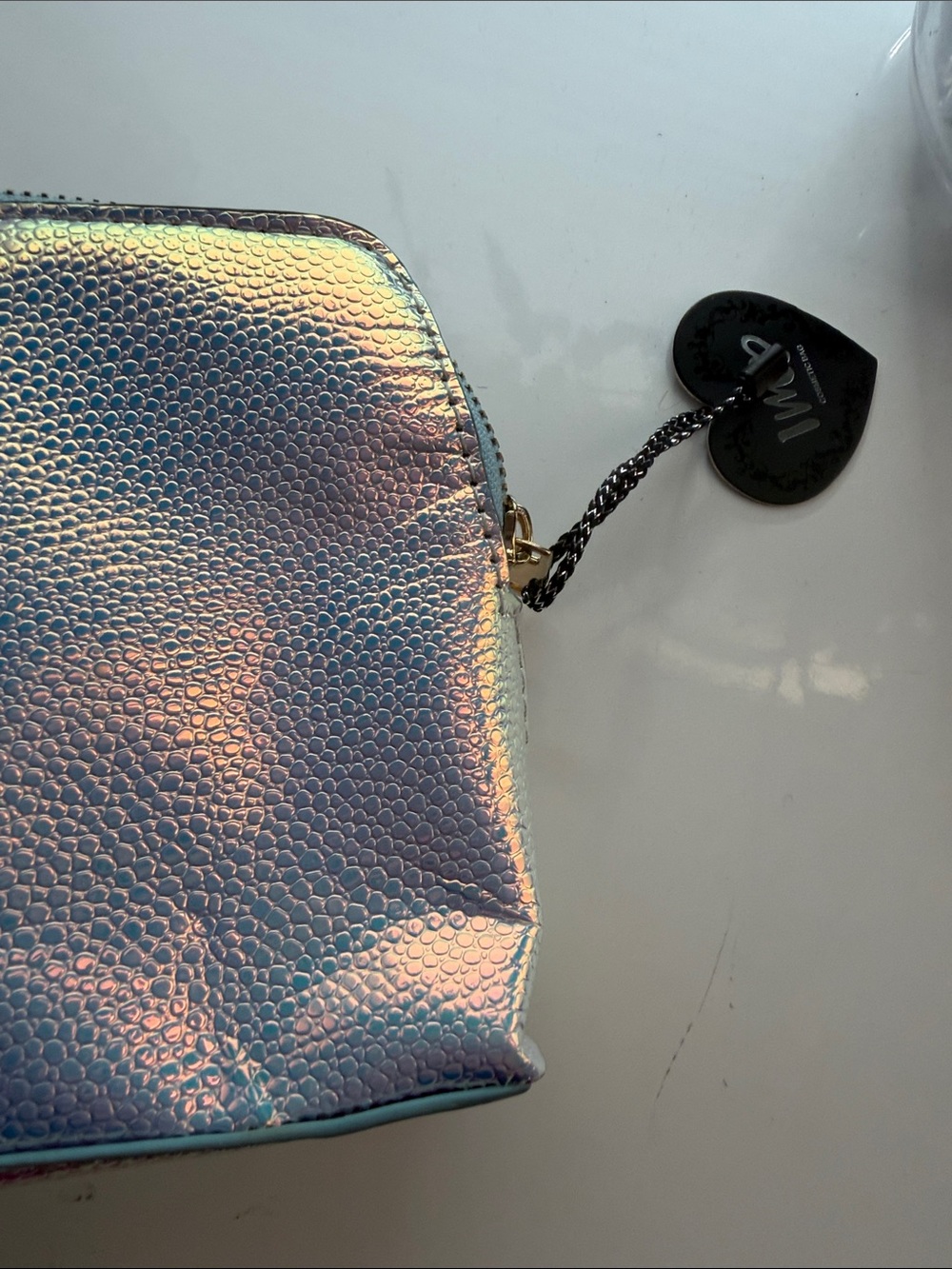 Holographic Iridescent Women's Zip makeup bag - Shimmering Multi-Color - Picture 5 of 6